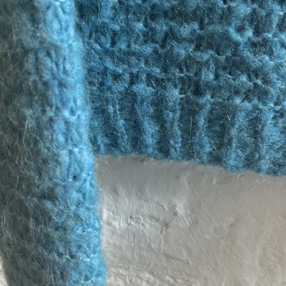 NAADAM - Bouclé Alpaca-Blend Turtleneck Sweater - Picture 5 of 8